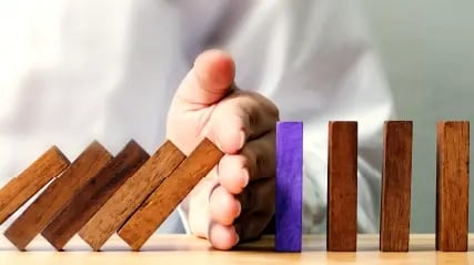 card-nearshoring-risk-management